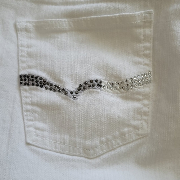 🔵 2 for $40 🔵 CHICO'S PLATINUM WHITE DENIM EMBELLISHED BOOTCUT JEANS - Picture 7 of 14